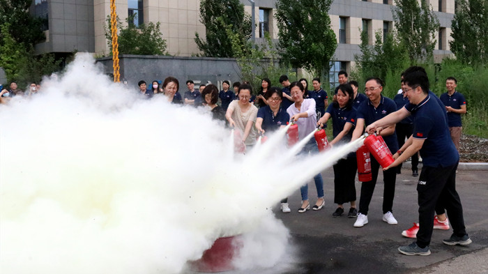 集團開展消防安全教育培訓(xùn)及應(yīng)急演練